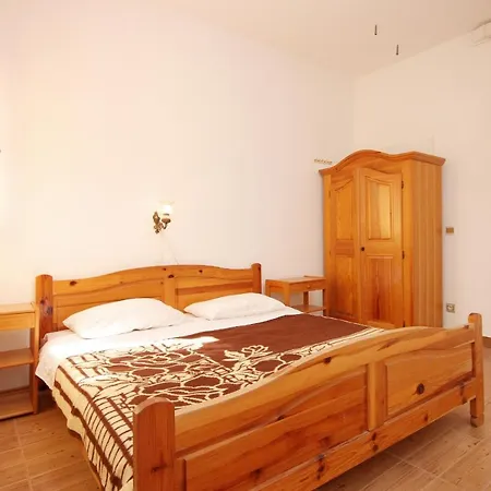 Apartments By The Sea Zavalatica, Korcula - 9274 * Zavalatica